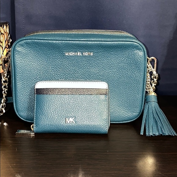 Michael Kors crossbody bag - Picture 1 of 8